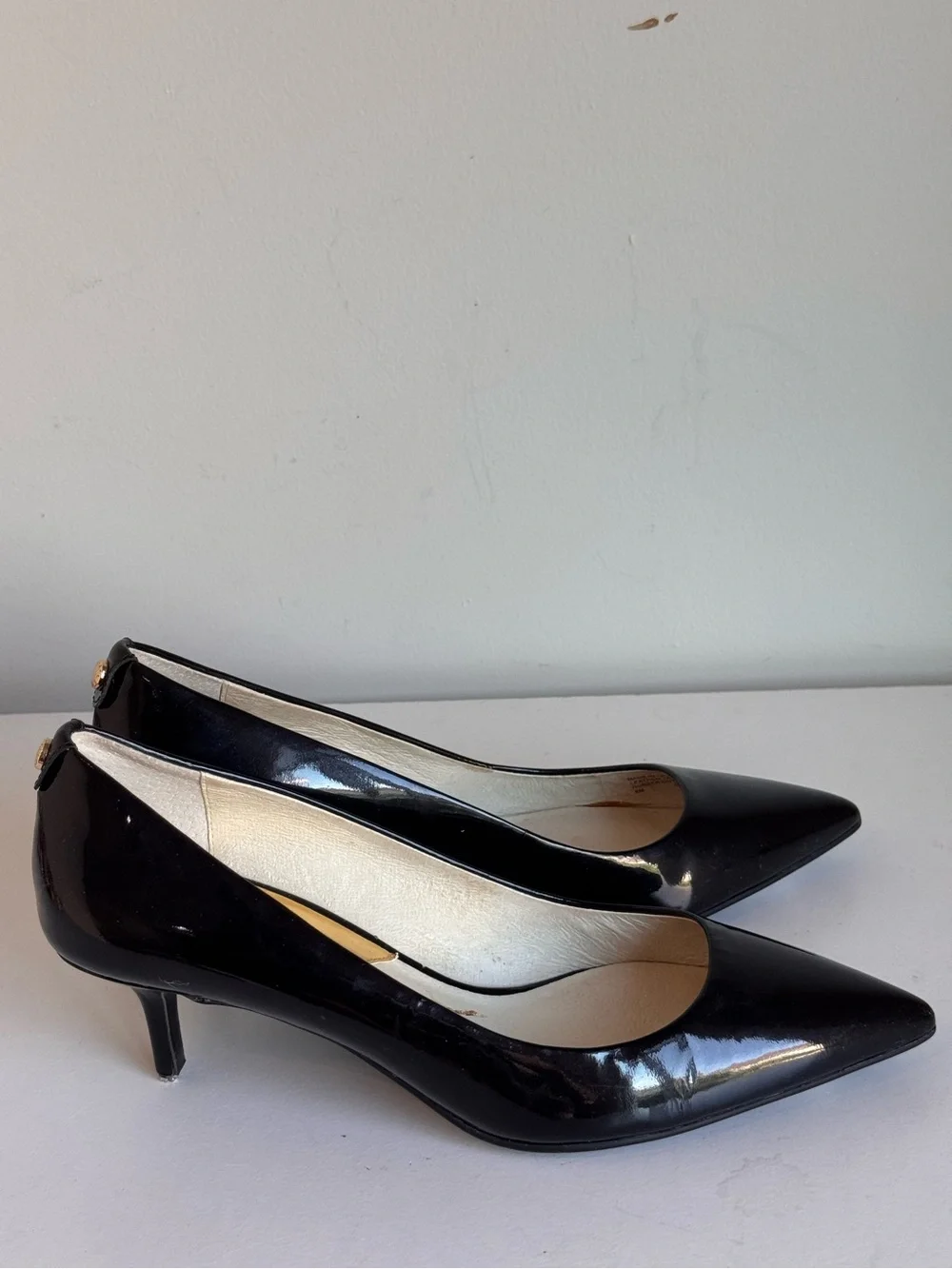 Michael Kors Flex Kitten Pumps Sz 6 Pointed Toe Kitten Heel Black Patent Leather